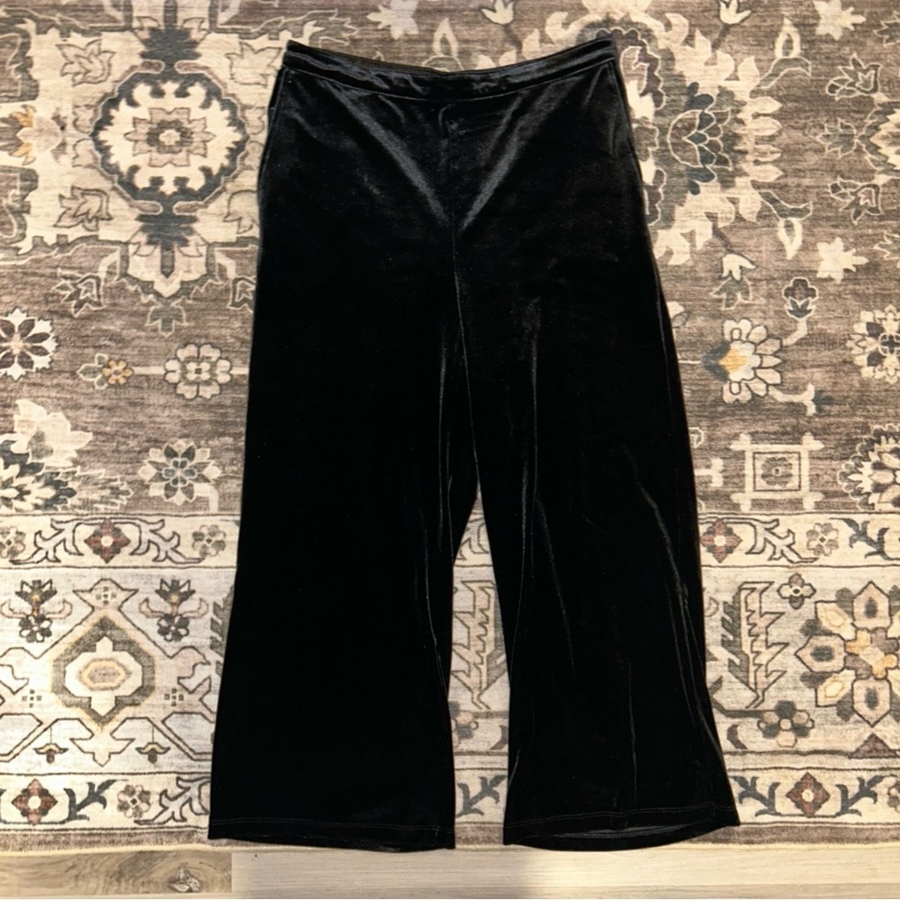 Abercrombie & Fitch velour Black Wide Leg velour cropped Pants